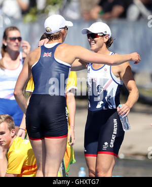 Gran Bretagna Katherine Grainger (destra) e Victoria Thornley con finitura in argento seguendo il doppio femminile skiff un finale a Lagoa Stadium il sesto giorno del Rio Giochi olimpici, Brasile. Foto Stock