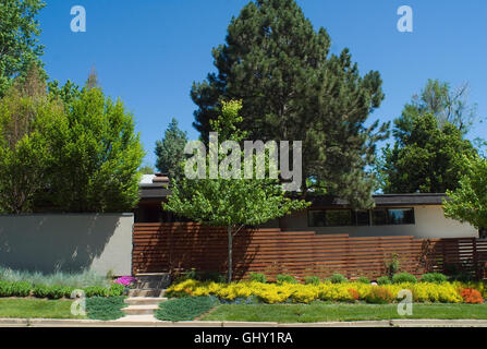 Boulder giardino, a Mid-Century casa moderna in Newlands quartiere di Boulder, CO Foto Stock