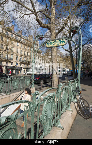 Entrata della metropolitana, Place de la Bastille, Parigi, Francia Foto Stock