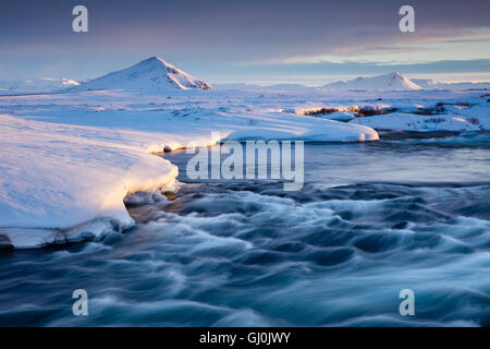 Fiume Laxá , Mývatn all'alba, nord est Islanda Foto Stock