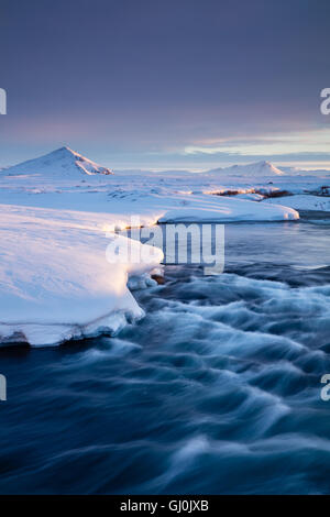 Fiume Laxá , Mývatn all'alba, nord est Islanda Foto Stock