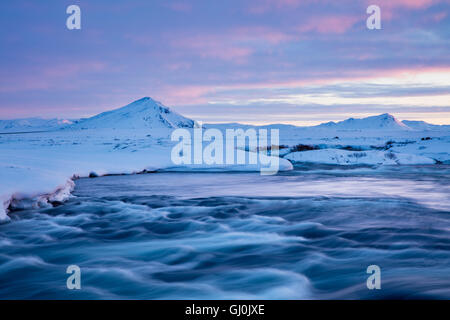 Fiume Laxá , Mývatn all'alba, nord est Islanda Foto Stock