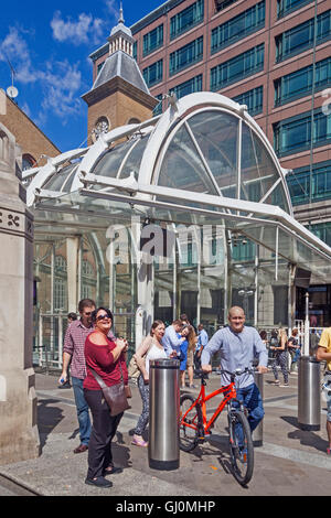 Città di Londra l'ingresso per la stazione di Liverpool Street in Bishopsgate Foto Stock