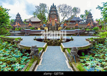 Lotus Tempio con stagno, Ubud, Bali, Indonesia Foto Stock