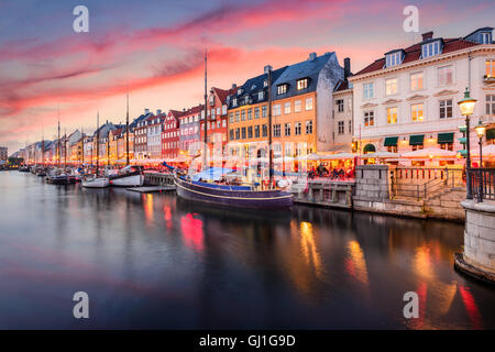 Copenhagen, Danimarca sul Nyhavn Canal. Foto Stock