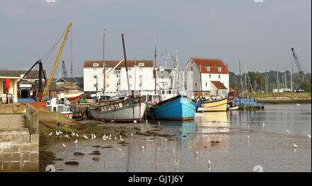 English città costiera di Woodbridge sul fiume Deben, Suffolk, East Anglia, Inghilterra Foto Stock