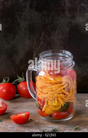 Pomodoro pasta a mason jar Foto Stock