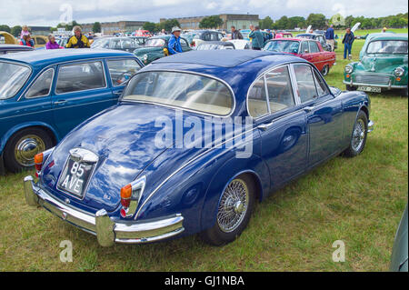 Vista posteriore di una Jaguar 3,8 litro Mk2 berlina Foto Stock