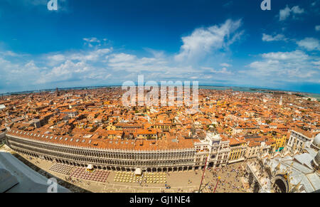 Antenna vista panoramica di Venezia, con Piazza San Marco e la basilica in primo piano. Foto Stock