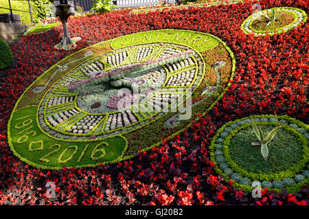 Orologio floreale in Princes Street Gardens, Edimburgo, Scozia Foto Stock