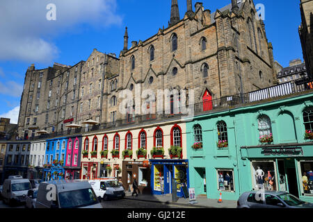 Negozio coloratissimo fronti su Victoria Street, Edimburgo, Scozia Foto Stock