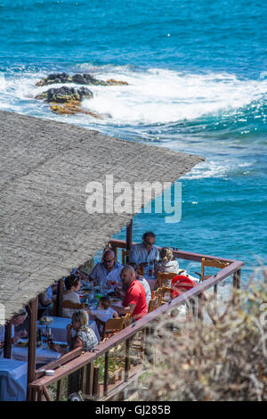 La Cala ristorante che si affaccia sulla spiaggia di Cala del Barco in La Manga Club Resort, Murcia, Spagna Foto Stock