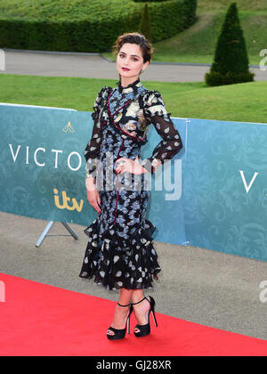 Jenna Coleman frequentando il mondo premiere screening di ITV il Victoria a Kensington Palace di Londra. Foto Stock