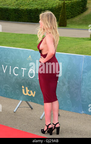 Nell Hudson frequentando il mondo premiere screening di ITV il Victoria a Kensington Palace di Londra. Stampa foto di associazione. Picture Data: giovedì 11 agosto, 2016. Foto di credito dovrebbe leggere: Ian West/filo PA. Foto Stock