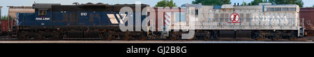 Diesel locomotive elettriche parcheggiato nel Creston BNSF railyard, Creston, IA. Rail Link 610, Indiana la ferrovia 558. Foto Stock