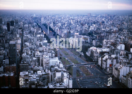 Vista aerea, avenida 9 de julio e obelisco, buenos aires, Argentina, Sud America Foto Stock