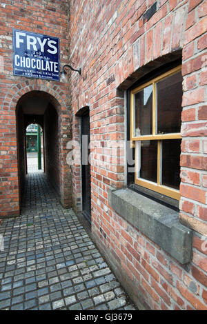 Vicolo dietro il Giubileo pasticceri presso la Beamish Open Air Museum vicino a Stanley nella Contea di Durham Regno Unito Inghilterra Foto Stock