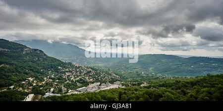 Vista Le Bar-Sur-Loup, Alpes Maritimes, Francia Foto Stock