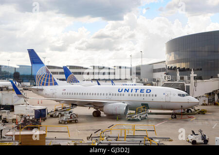 United Airlines aereo a terra all'Aeroporto Intercontinentale George Bush di Houston, Texas, Stati Uniti d'America Foto Stock