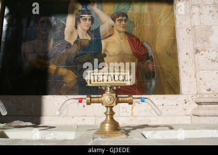 Presso il centro termale Tettuccio a Montecatini Terme, una famosa città termale della provincia di Pistoia, in Toscana, Italia. © Paul Quayle Foto Stock