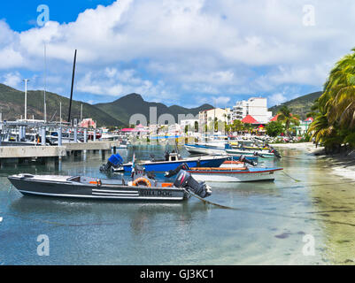 Dh Philipsburg St Maarten Caraibi barche nel porto spiaggia di sabbia di mare Foto Stock