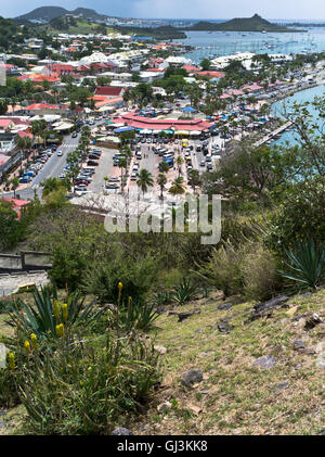 Dh Marigot castello ST MARTIN CARAIBI porto baia vista città e il lungomare Foto Stock