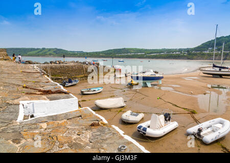 New Quay parete del porto in acque basse, Ceredigion, Mid Wales, Regno Unito Foto Stock