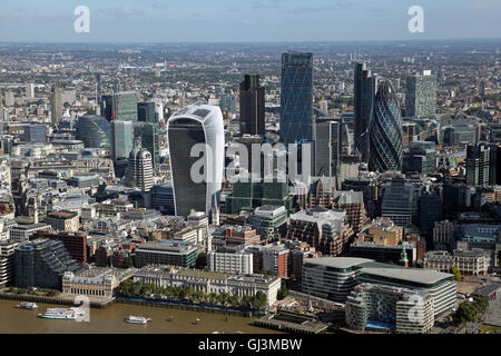Vista aerea della città di Londra square mile trimestre finanziario compreso il Gherkin & Walkie talkie edificio Foto Stock