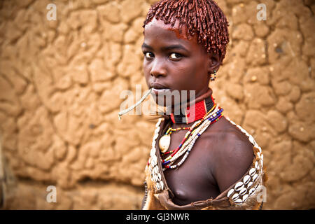 Giovane ragazza da Hamer tribù in Etiopia Foto Stock