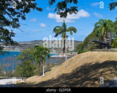 Dh Scarborough TOBAGO CARAIBI Marco Polo nave da crociera nel porto di Scarborough bay Foto Stock