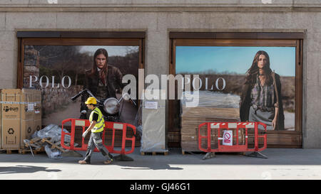 Londra, Regno Unito. Il 12 agosto 2016. Post Brexit, internazionali principali marchi retail, come Polo Ralph Lauren (nella foto), predisporre l'apertura di nuovi negozi in Regent Street. A seguito della svalutazione della sterlina, il Regno Unito è relativamente più conveniente per aziende estere a investire ora. Credito: Stephen Chung / Alamy Live News Foto Stock