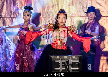 Kuala Lumpur, Malesia. 12 Agosto, 2016. Fame festival fantasma di intrattenimento per i liquori di roaming. Credito: Danny Chan/Alamy Live News. Foto Stock