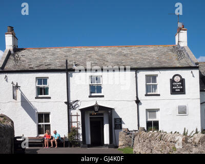 Corona e ancora public house, Isola Santa Lindisfarne, Northumberland, England, Regno Unito Foto Stock