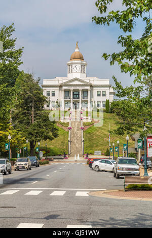 Jackson County Courthouse sorge alla fine della strada principale di Sylva, North Carolina, STATI UNITI D'AMERICA Foto Stock