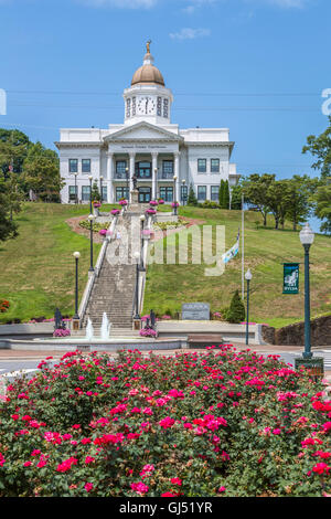 Jackson County Courthouse sorge alla fine della strada principale di Sylva, North Carolina, STATI UNITI D'AMERICA Foto Stock