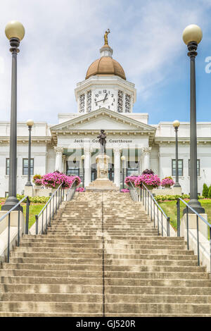 Jackson County Courthouse sorge alla fine della strada principale di Sylva, North Carolina, STATI UNITI D'AMERICA Foto Stock