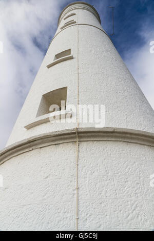 Faro bianco, Nash punto, Vale of Glamorgan, Galles. Foto Stock