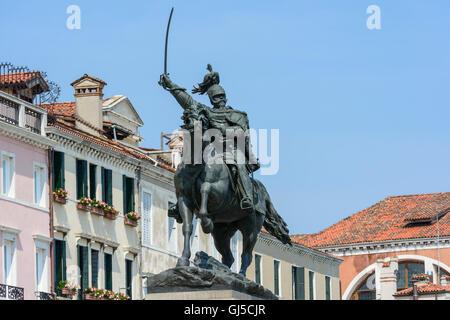 Statua di Vittorio Emanuele II, primo re di una Italia unita, nella regione di Castello di Venezia, Italia, da Ettore Ferrari 1887 Foto Stock