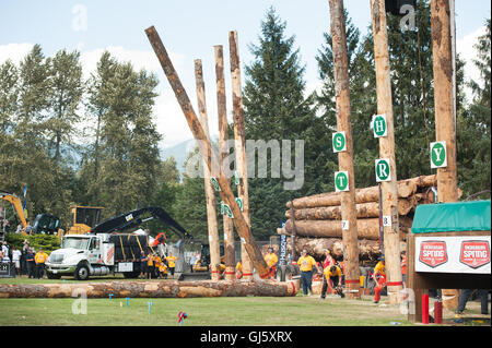 I concorrenti per la struttura aperta la caduta di evento. La Squamish logger logger giorno evento sportivo. Foto Stock