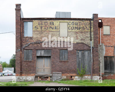 Vecchio buiilding fatiscente. Chariton, IA Foto Stock