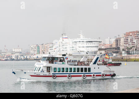 MV Brittany Ferries boat,nave ormeggiata arrivati da Portsmouth e circa per tornare in U.K. Al porto di Santander,porta. Foto Stock