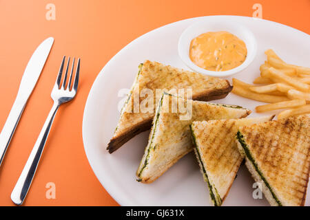 Bulletta della Mexican Quesadilla o sandwich di pollo, mais, il peperone e pomodoro Foto Stock