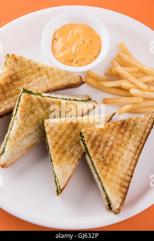 Bulletta della Mexican Quesadilla o sandwich di pollo, mais, il peperone e pomodoro Foto Stock