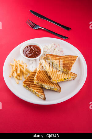 Bulletta della Mexican Quesadilla o sandwich di pollo, mais, il peperone e pomodoro Foto Stock