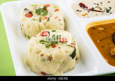 Rava Upma - famoso sud indiana wiih colazione la semola e verdure, il fuoco selettivo Upma o upama è un Indiano meridionale breakfast o Foto Stock