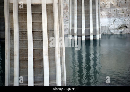 Penstock torri presso la Diga di Hoover Foto Stock