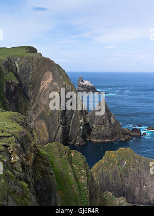 Dh FAIR ISLE SHETLAND North Coast scogliere sul mare mare pile gannett colony paesaggio Scozia Scotland
