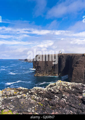 Dh Eshaness Lighthouse ESHANESS SHETLAND scogliera sul mare top luce casa costa Shetland Scozia scogliere fari regno unito Foto Stock