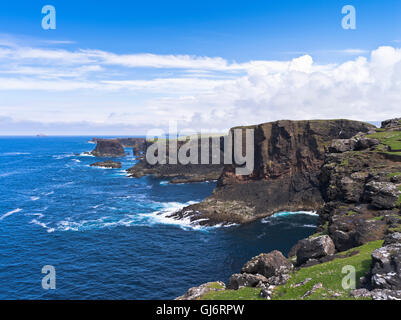 dh Esha Ness calders geo ESHANESS SEACLIFFS ISOLE SHETLAND Mare Scogliere scogliera Northmavine basalto shetlands drammatica isola costa Scozia Foto Stock