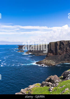 dh Coast ESHANESS SHETLAND Eshaness Seacliffs Shetland Coast uk Cliff shetlands nord terraferma isole scogliere paesaggio isola Foto Stock